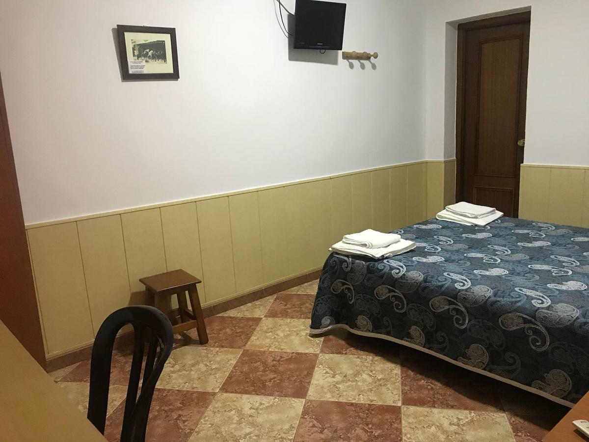 مايرينا ديل ألكور Hostal Bar San Pedro المظهر الخارجي الصورة